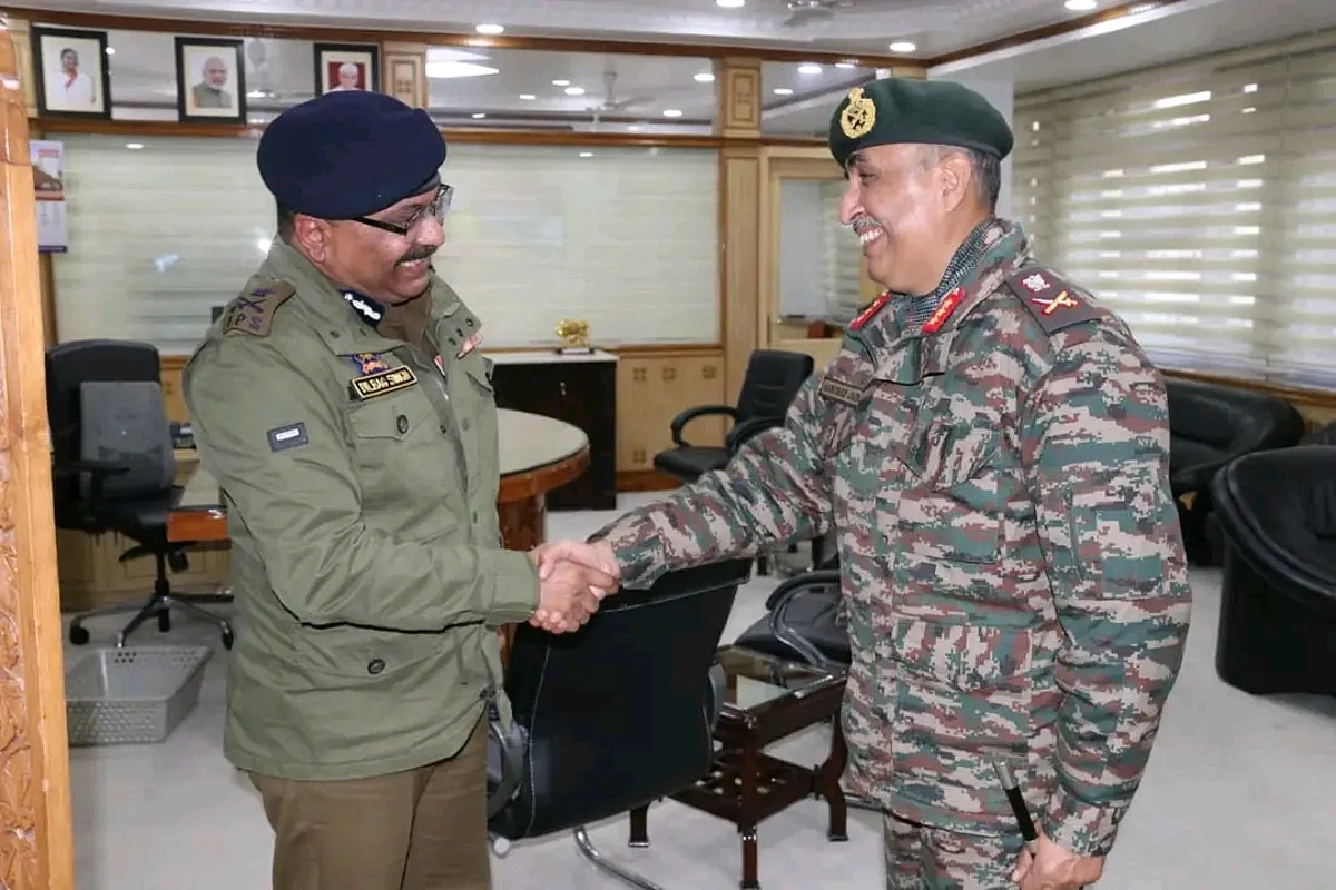 GOC 16 Corps calls on DGP J&K, discusses security scenario in Jammu