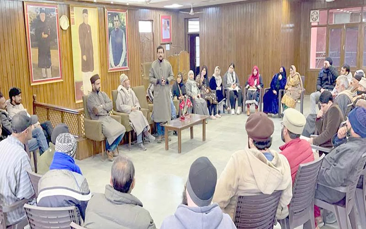 Ahsan Pardesi reviews political activities