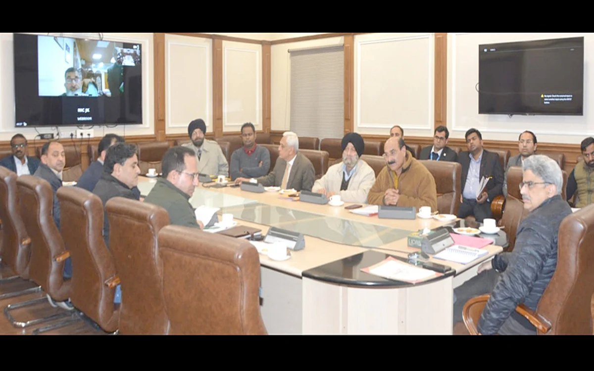 Dulloo assesses availability of petroleum-derived spray oils in J&K