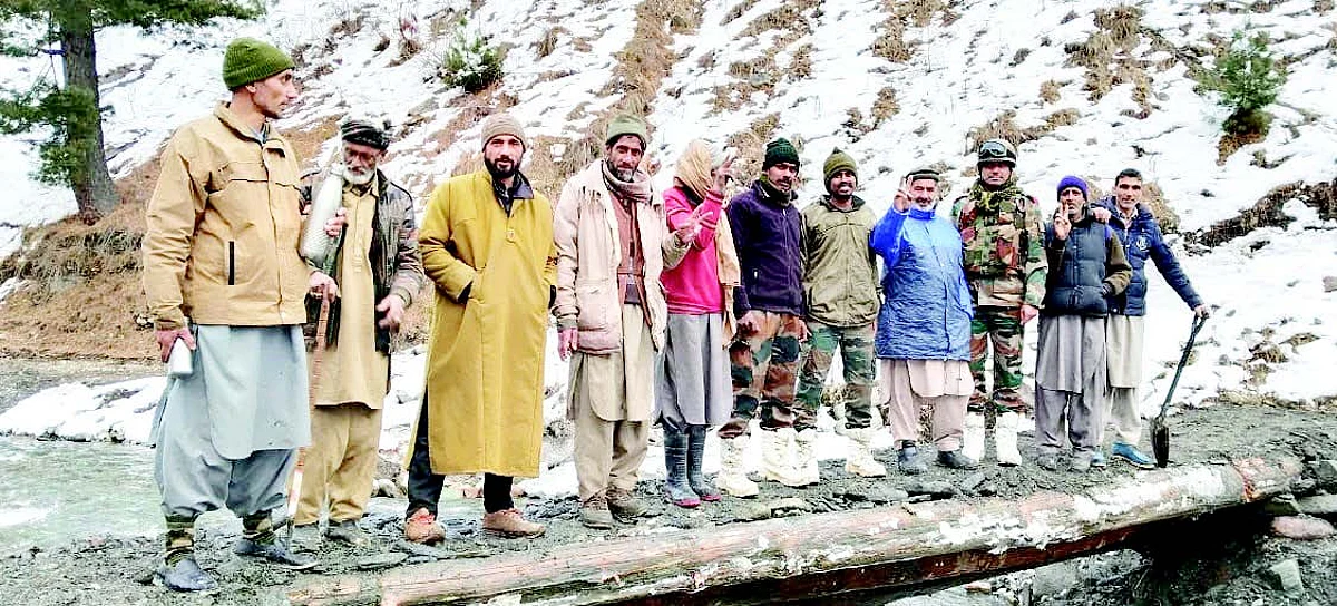 Army builds temporary bridge for Boniyar residents