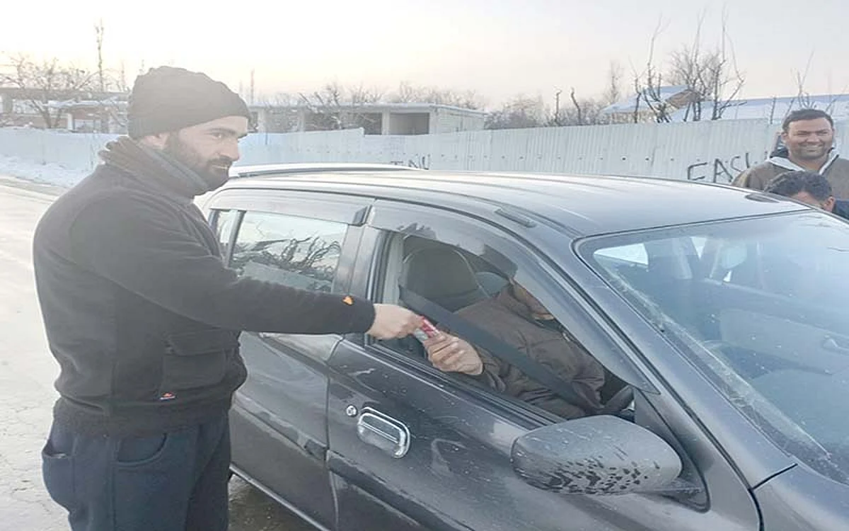 Chocolates, pens distributed among commuters complying road safety rules