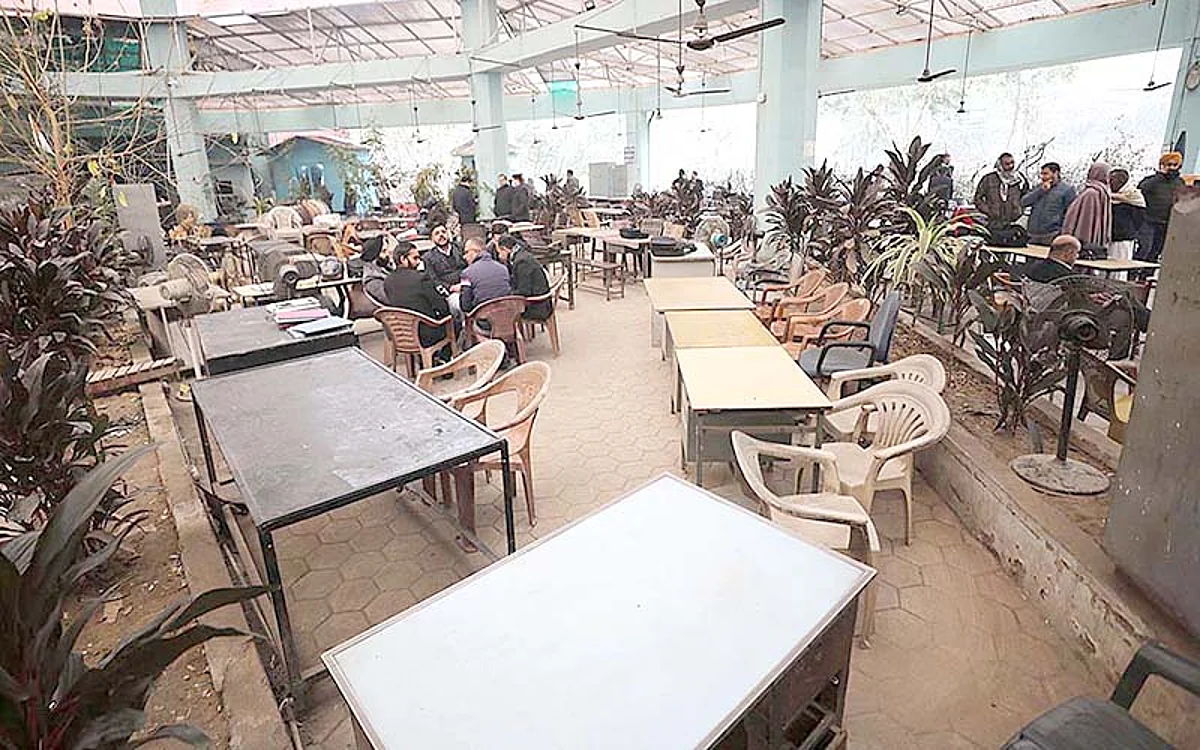 Lawyers boycott work as protests continue over Rajouri killings in Jammu