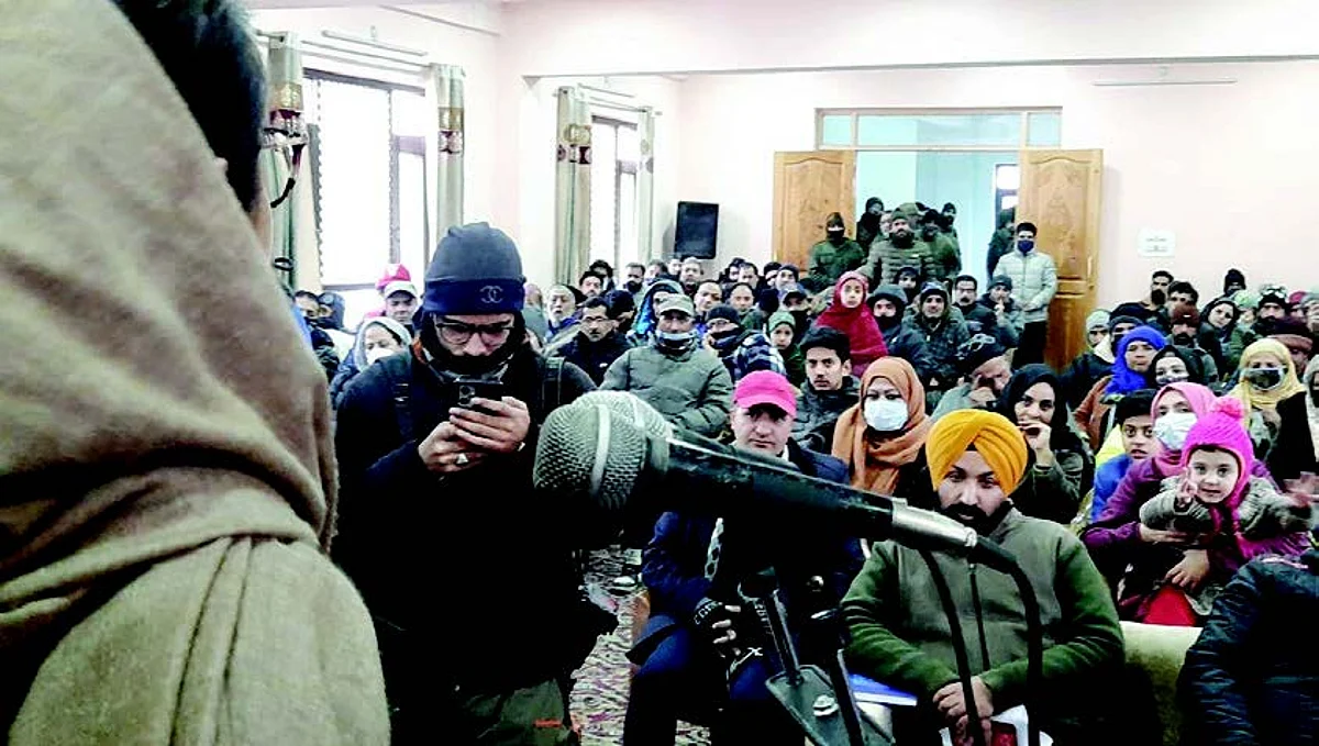 Speaking on the occasion, Dr Hina informed that recently, J&K KVIB has been given mandate for implementation of PMEGP in urban areas of UT of J&K.