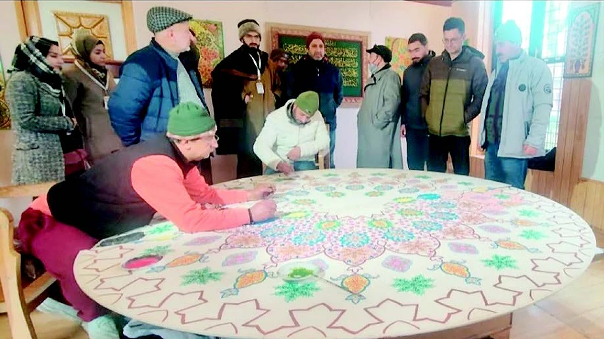 On the occasion, the Director H&H Kashmir said that the department has taken the initiative of ‘Know Your Artisan’ to give the much required recognition to the artisans of the valley.