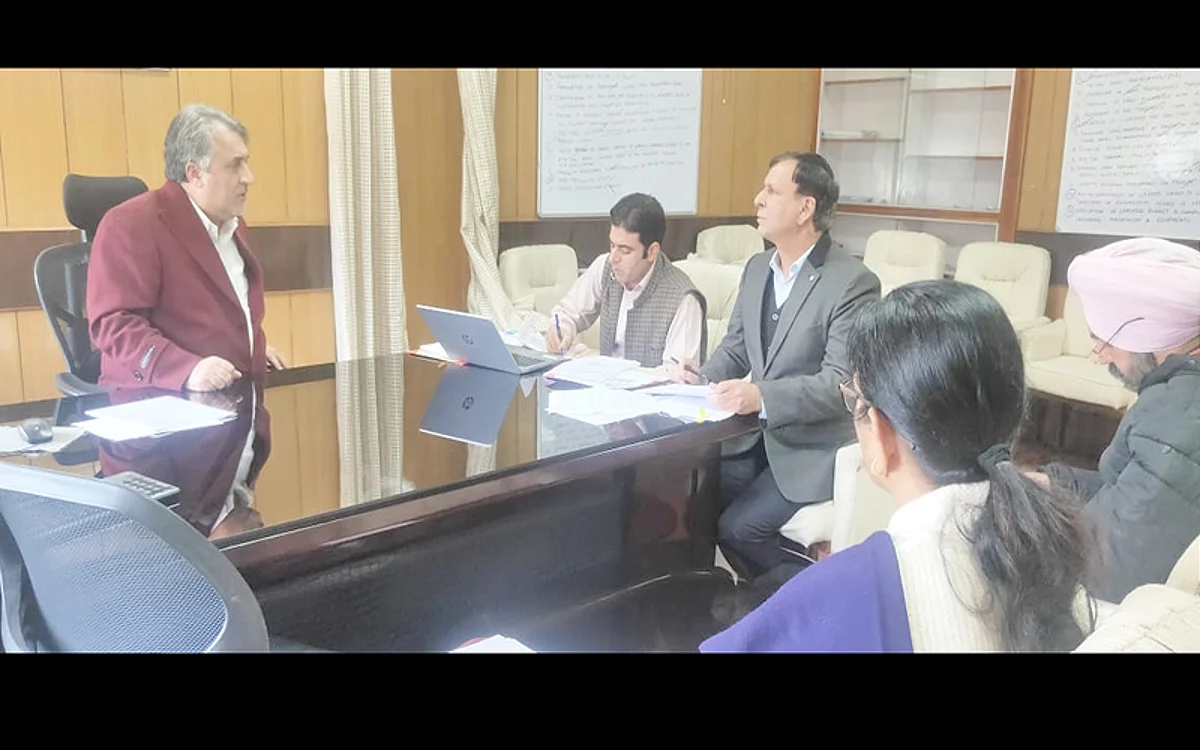 Samoon reviews status of grievances registered on JKIGRAMS portal