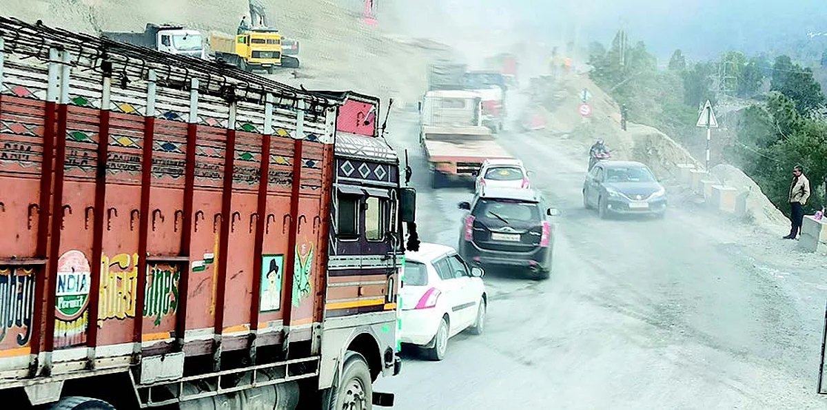 They said heavy traffic is moving without any interruption toward Jammu.