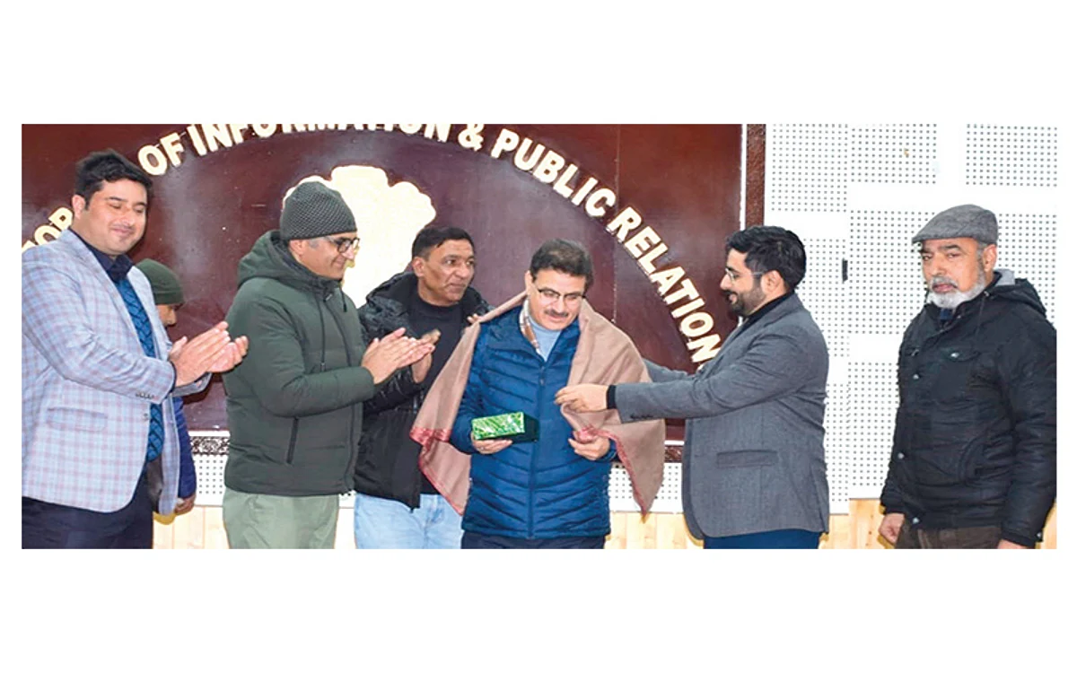 DIPR accords warm send-off to Jt Director Inam-Ul-Haq Siddiqui