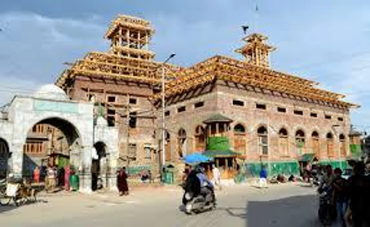 Dastgeer Sahib (RA) relics shifted back to Khanyar shrine