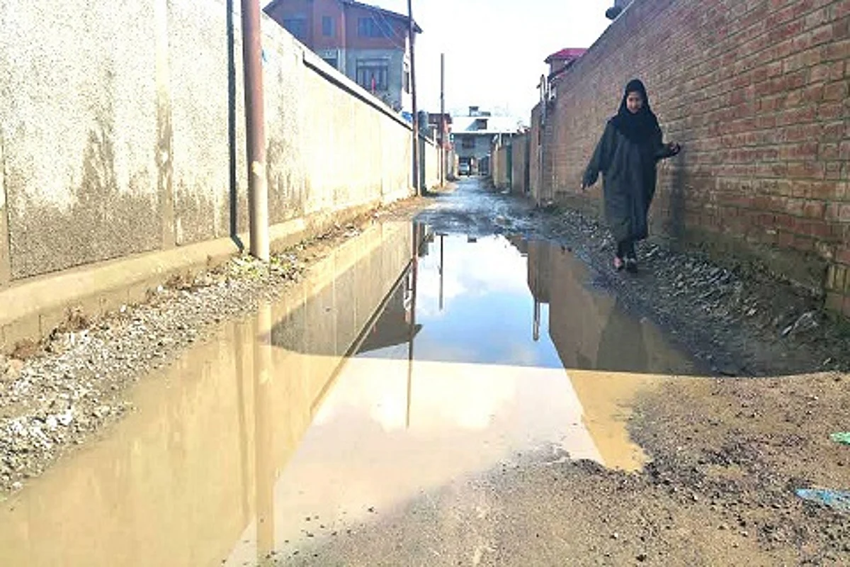 Little showers submerge Minto Circle Colony