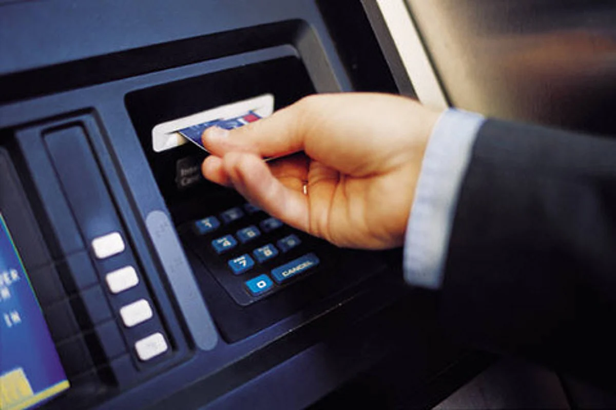 Defunct ATMs in Kupwara give tough time to customers