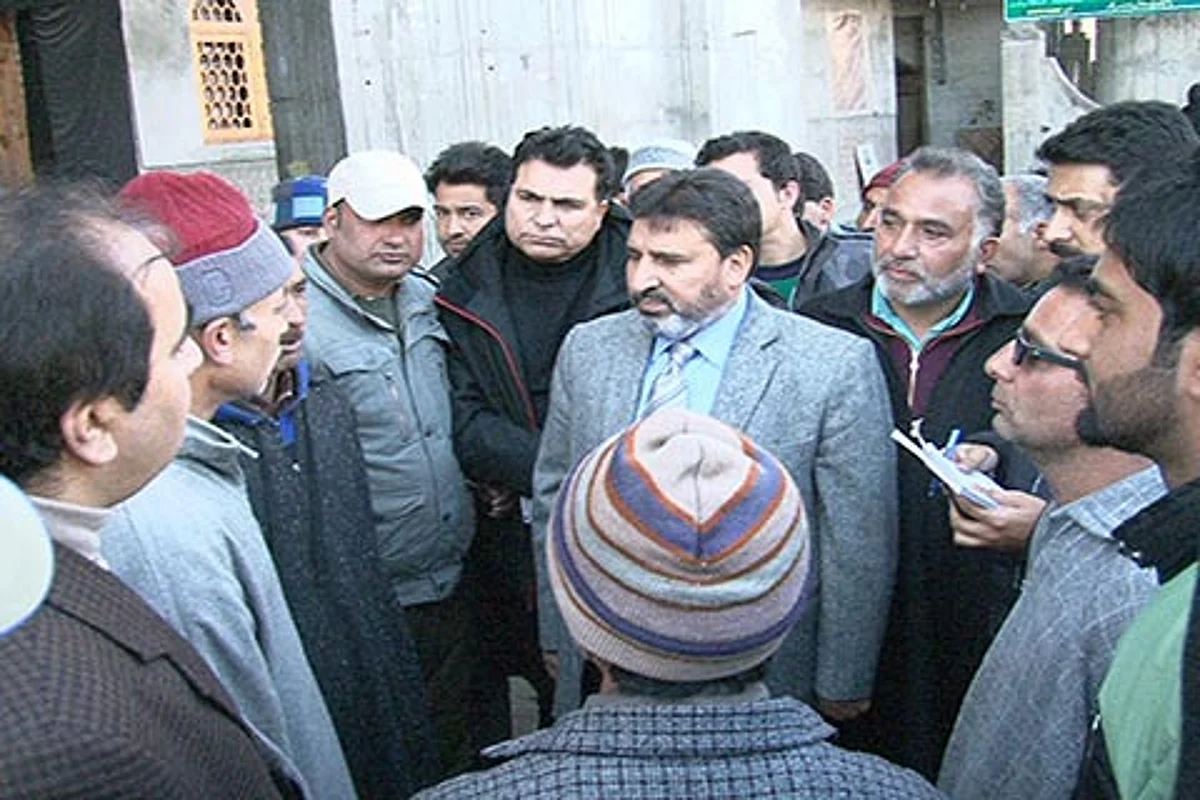 Speed up work on dev projects: Bukhari