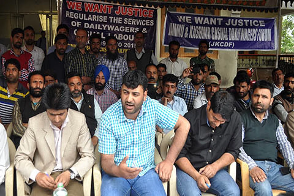 Daily wagers demand regularization