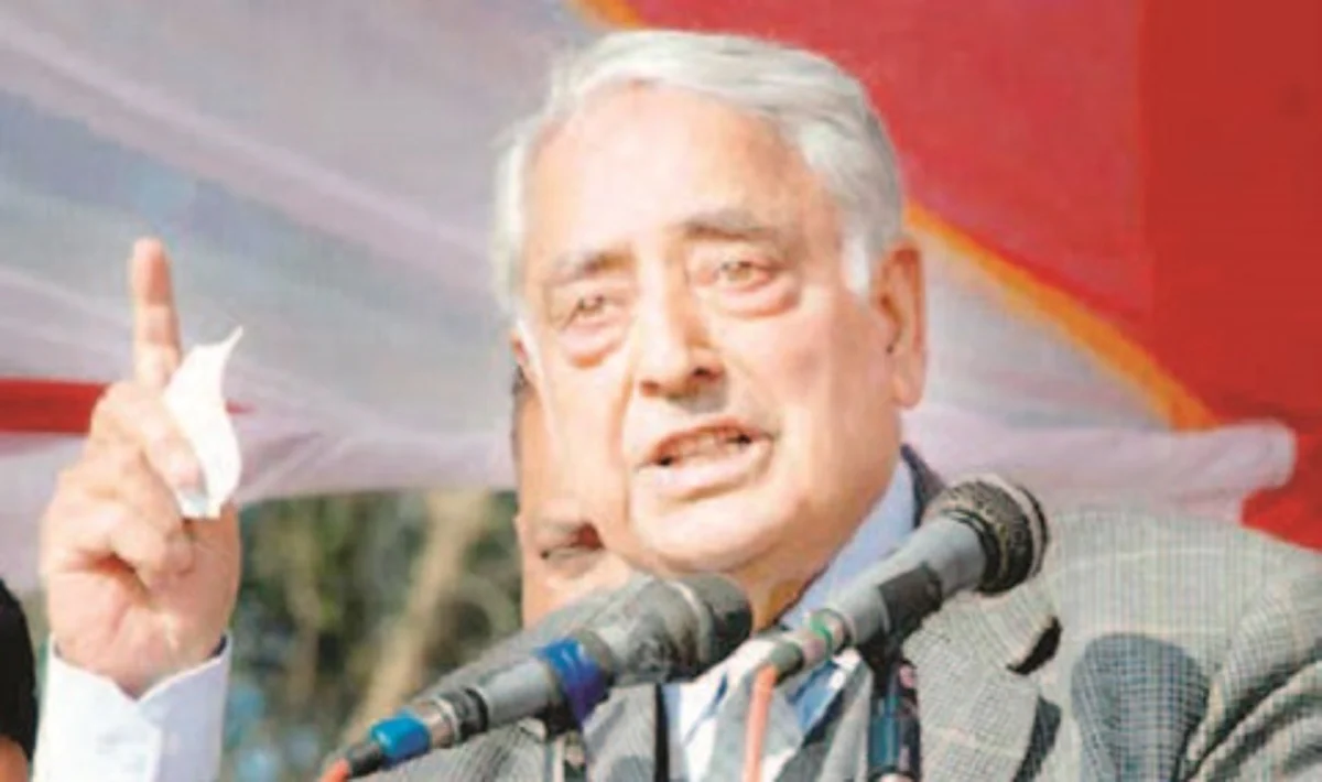 Mufti visits Asar-e-Sharief Hazratbal