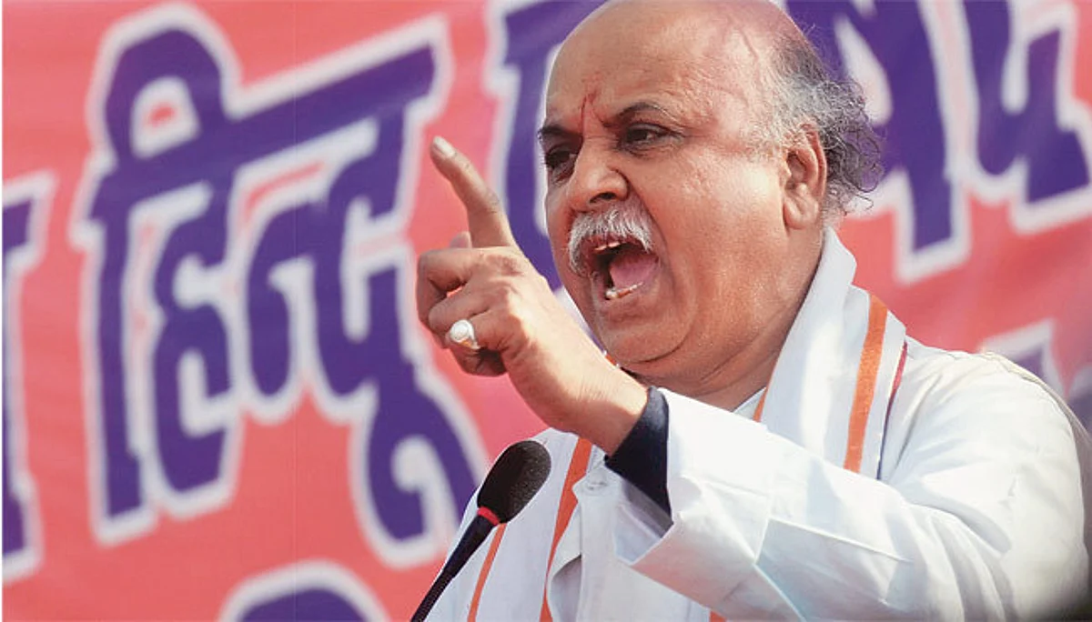 Shoot those who hoist Pak flags in Kashmir: Togadia