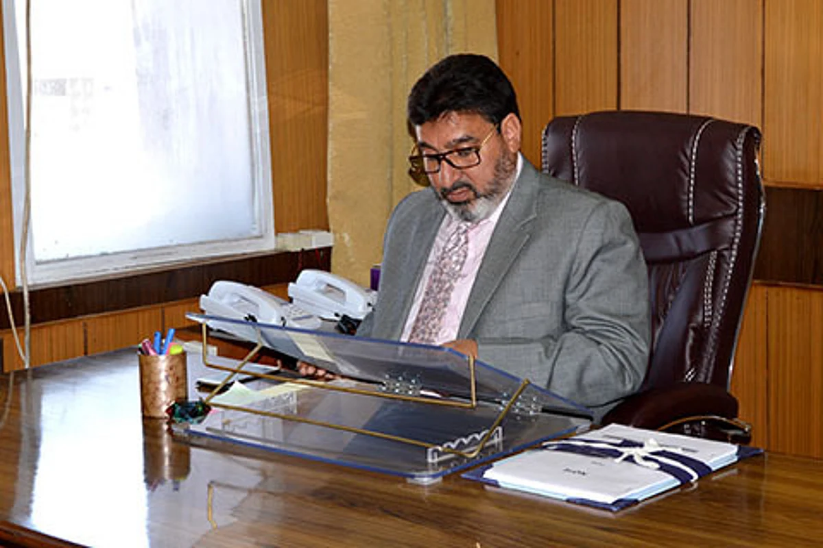 Rawalpora-Rangreth road to be metalled after 2 days: Altaf Bukhari