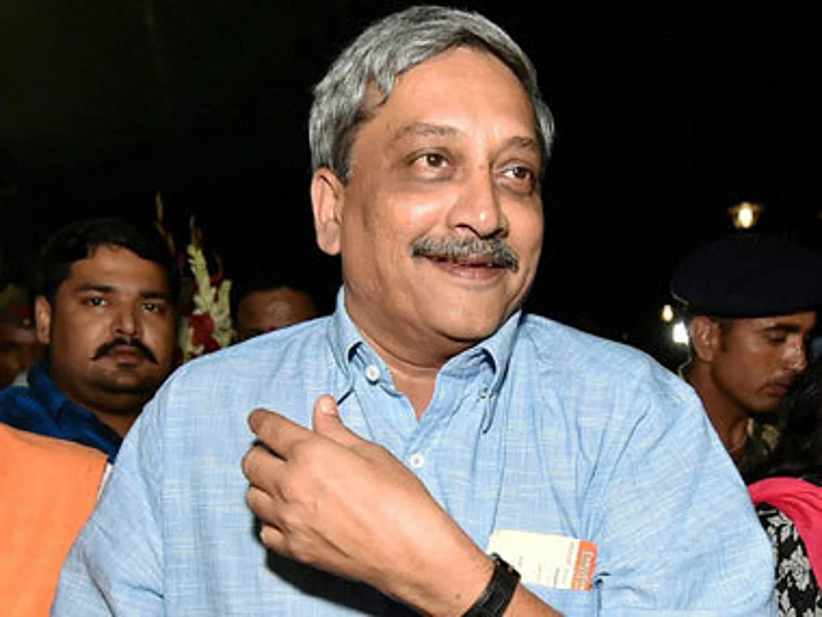 Defence Minister, Army Chief arrive in Srinagar