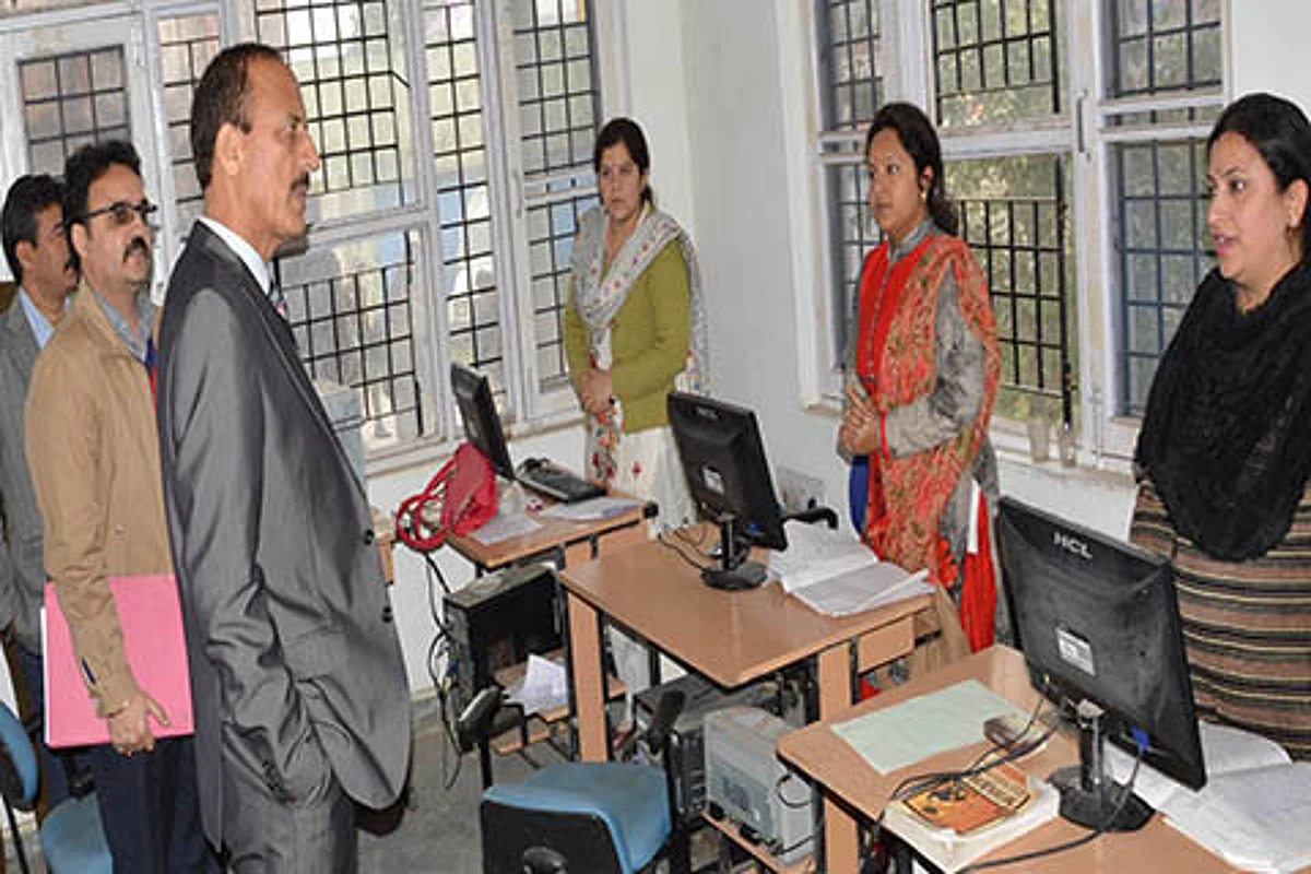 RDD minister reviews functioning of PRIs at Poonch