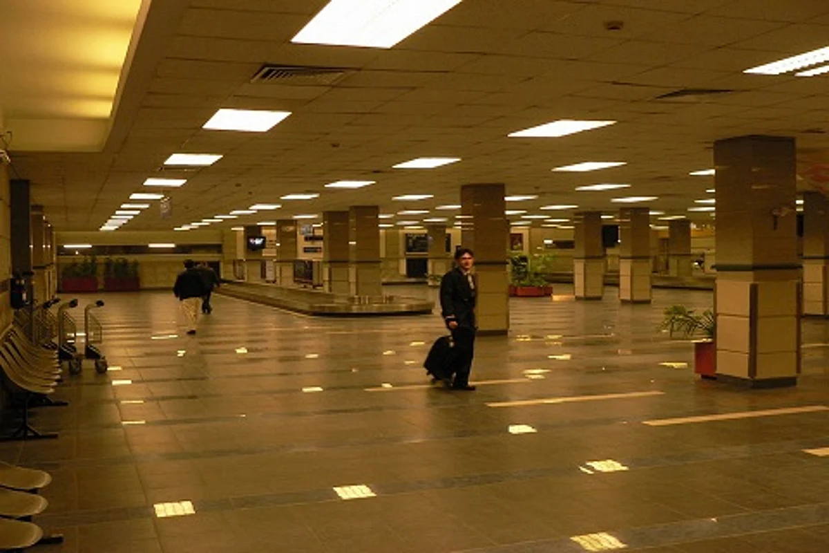 Indian singer flees to evade arrest at Karachi airport