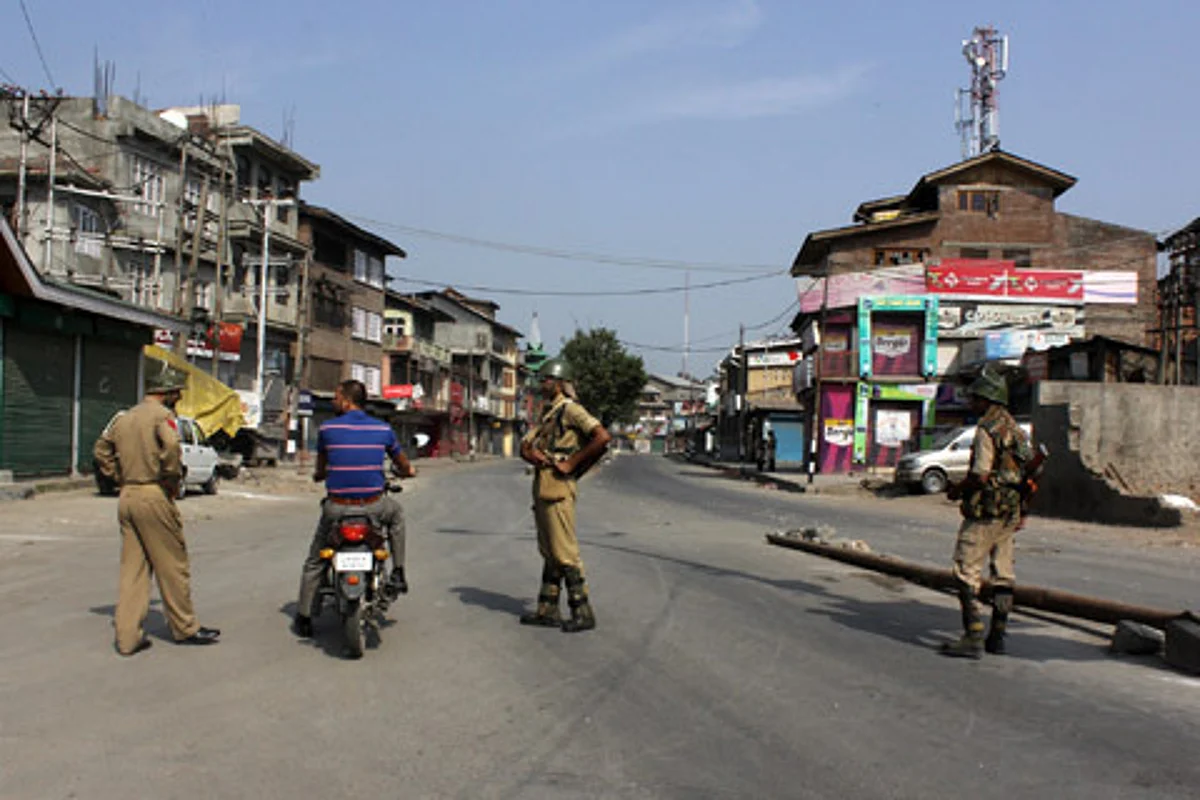 Kashmir shuts on August 15