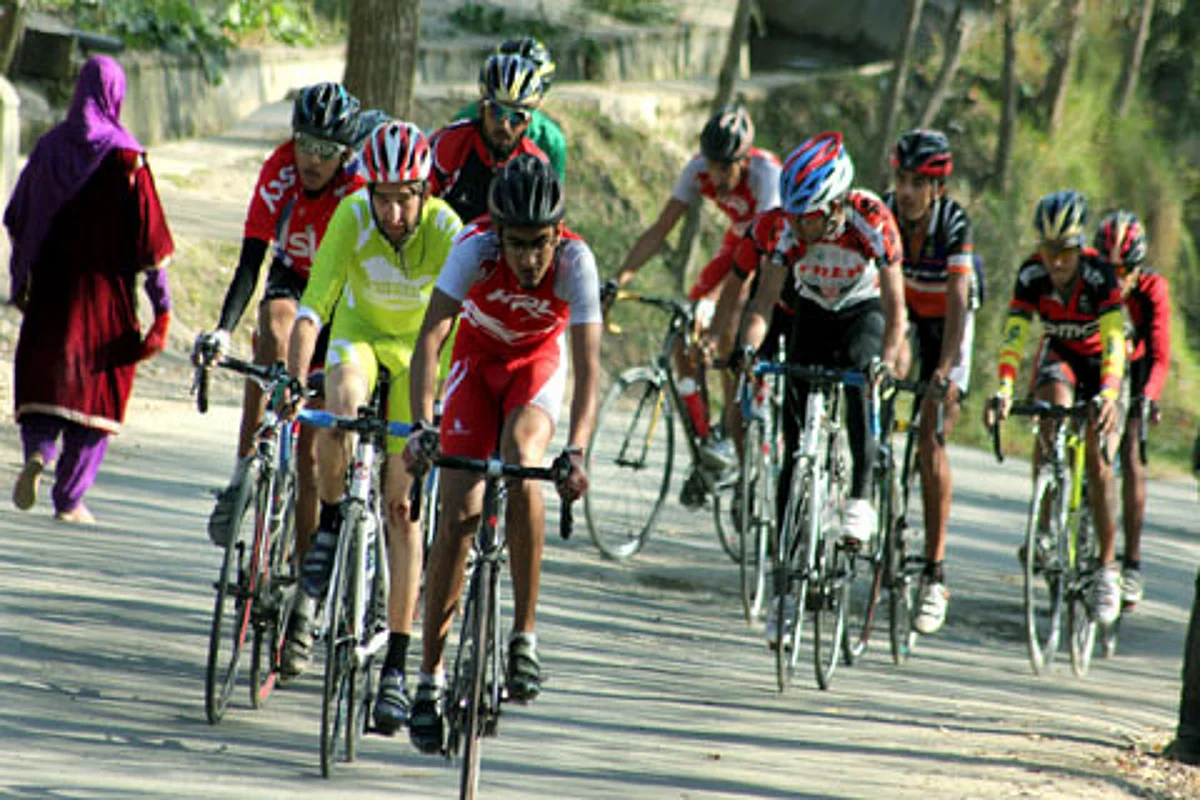 Khyber 13th Tour de Kashmir: Waheed makes it to top 2 in a row, wins 3rd stage