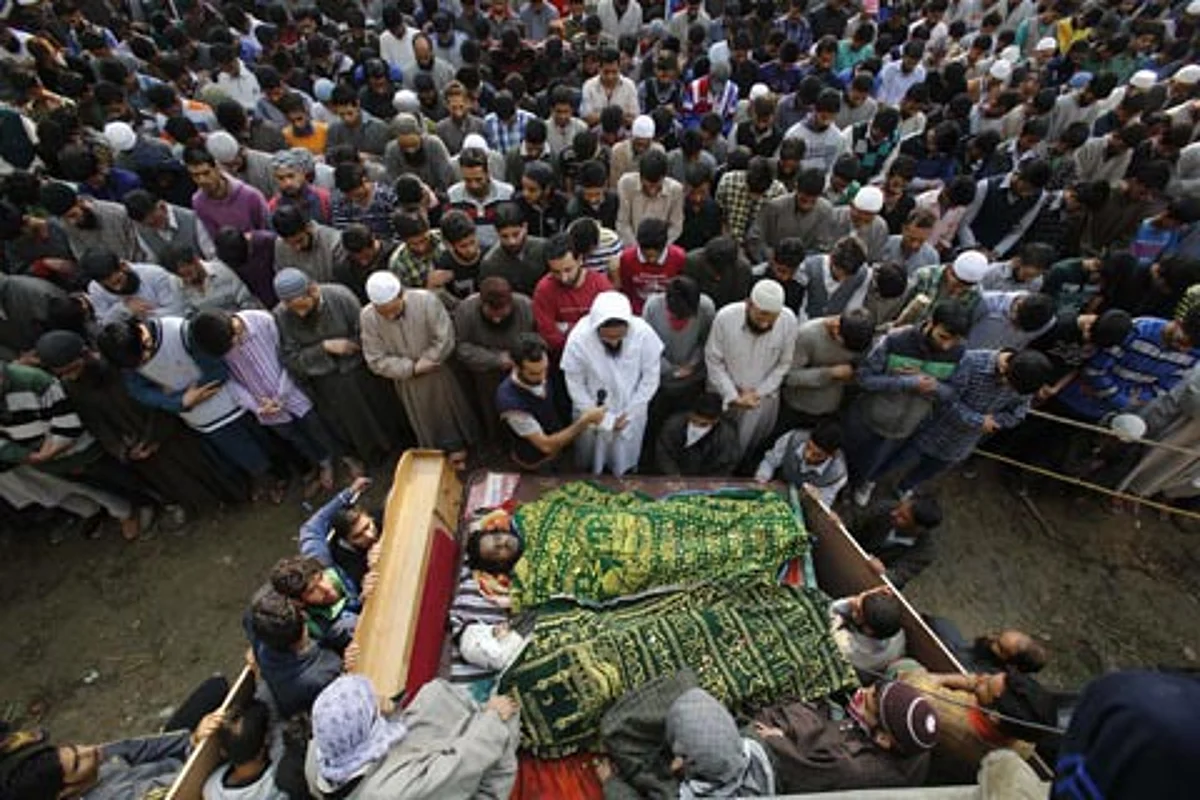 Tral, Awantipora observe shutdown