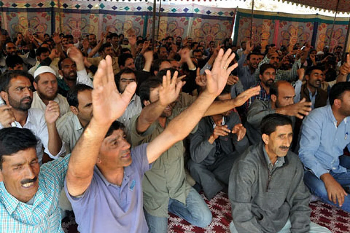 ‘We are worried about your health’, Farooq Abdullah tells protesting daily-wagers, NYC volunteers