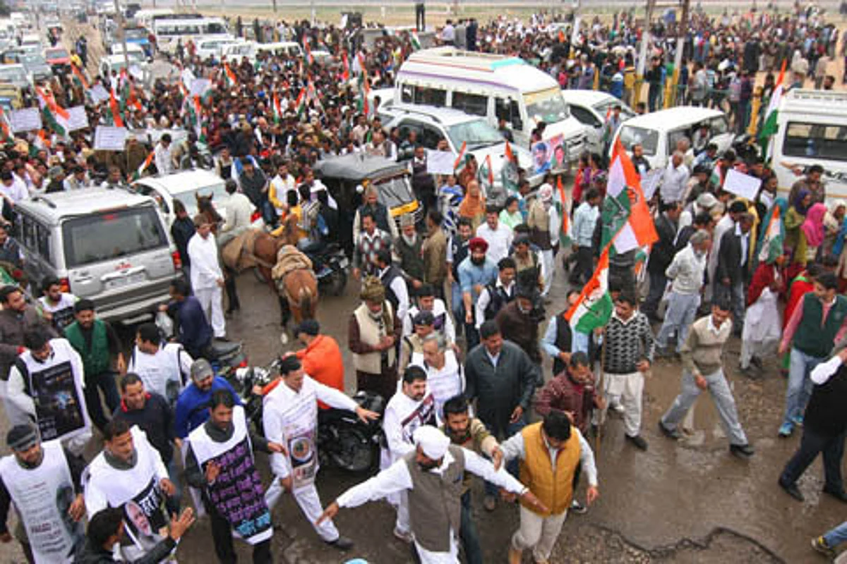 Protest march by Congress against PDP-BJP government in Jammu
