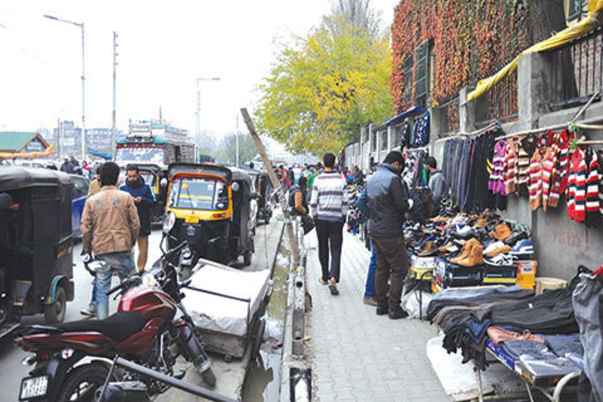 SMC sits on encroachment of footpaths
