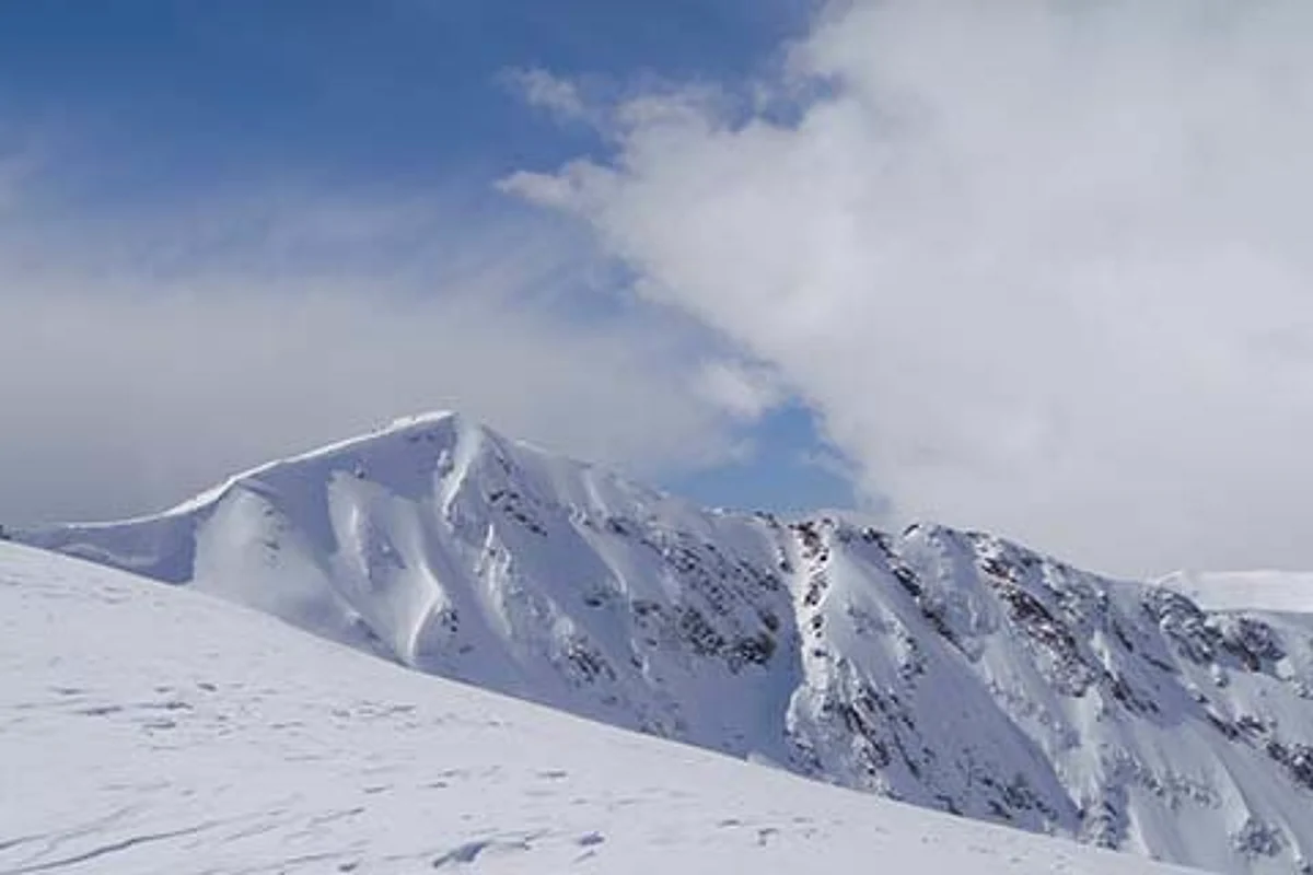 Fresh snowfall forces closure of Mughal Road