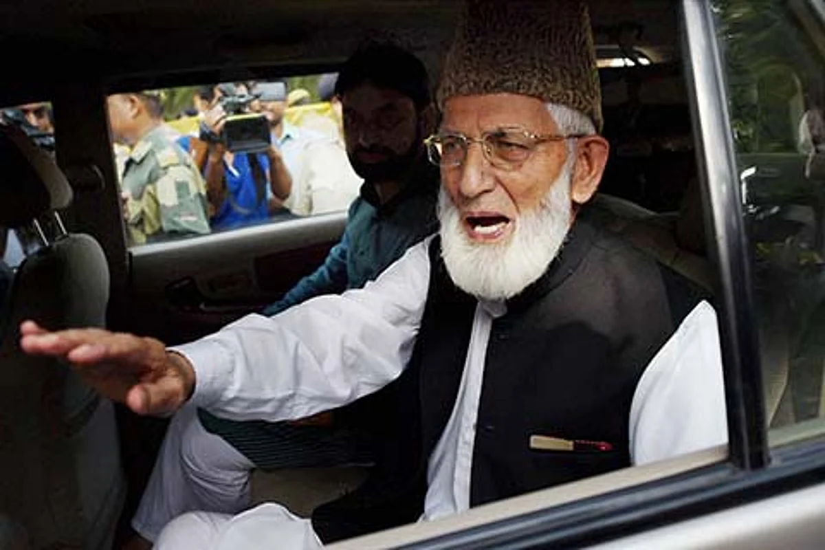 Geelani condemns slapping of PSA on TeH activist