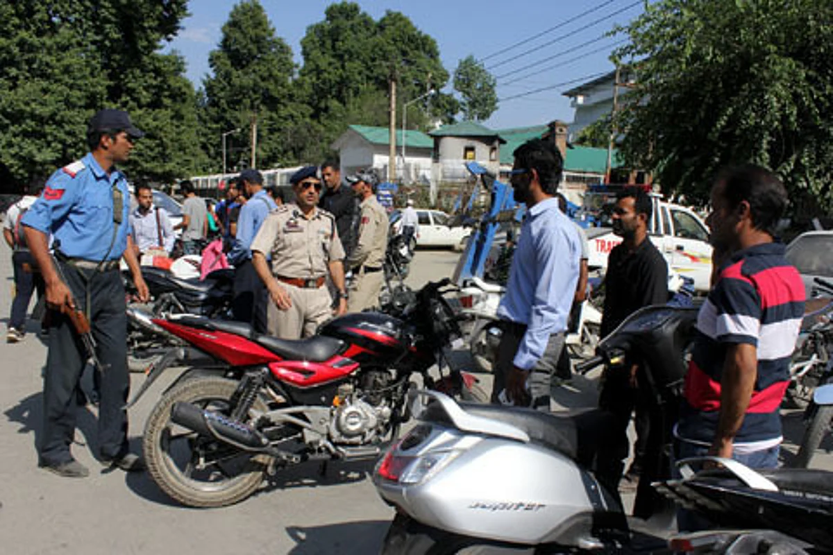 Traffic police checking bikers'' licenses in Srinagar. Archives