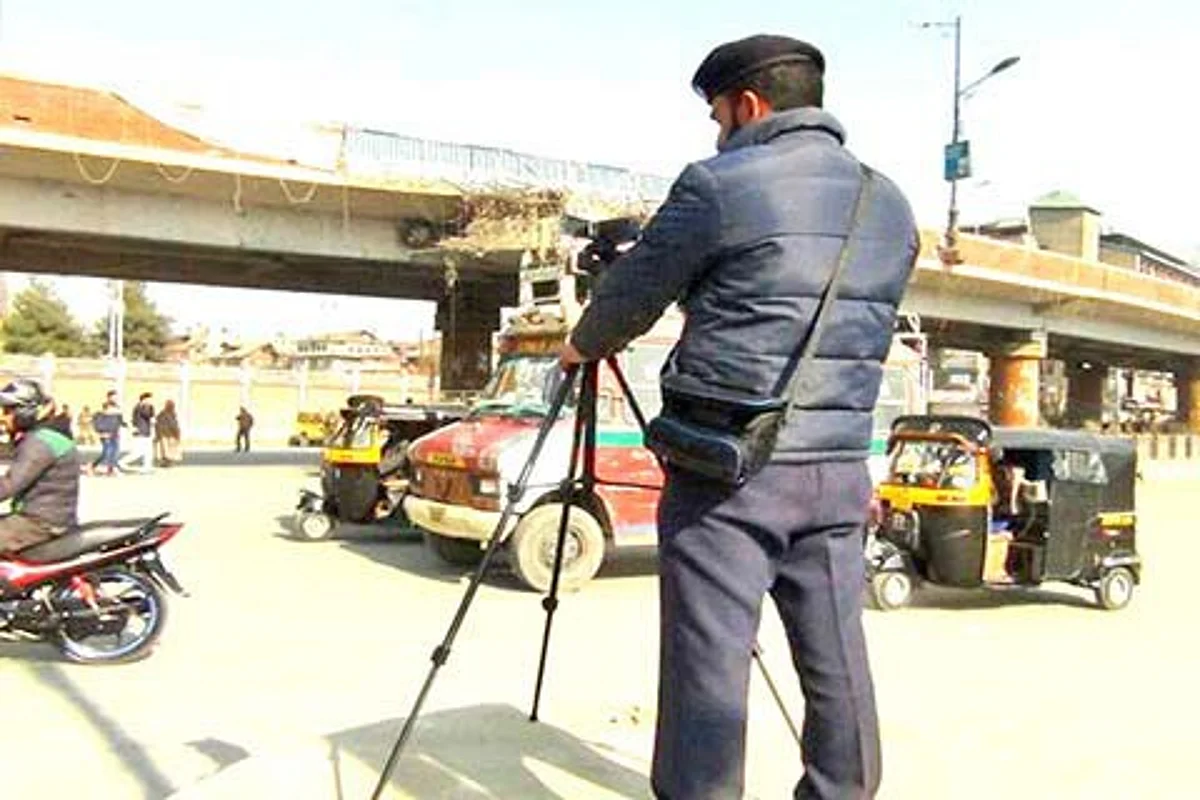 Cameras at junctions to “nab” traffic offenders