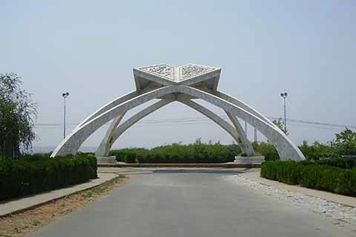Pak airlines cuts operations after 2 staffers killed