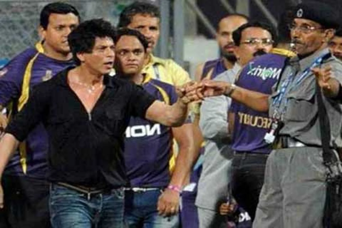VHP protests shooting of Shah Rukh Khan’s film “Raees” in Gujarat