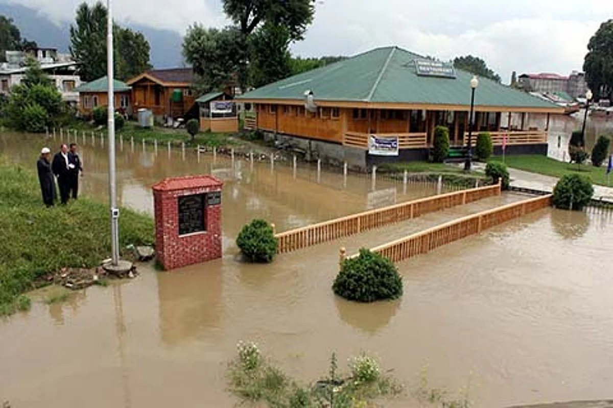 Govt orders disbursement of financial assistance to flood victims under PMDP