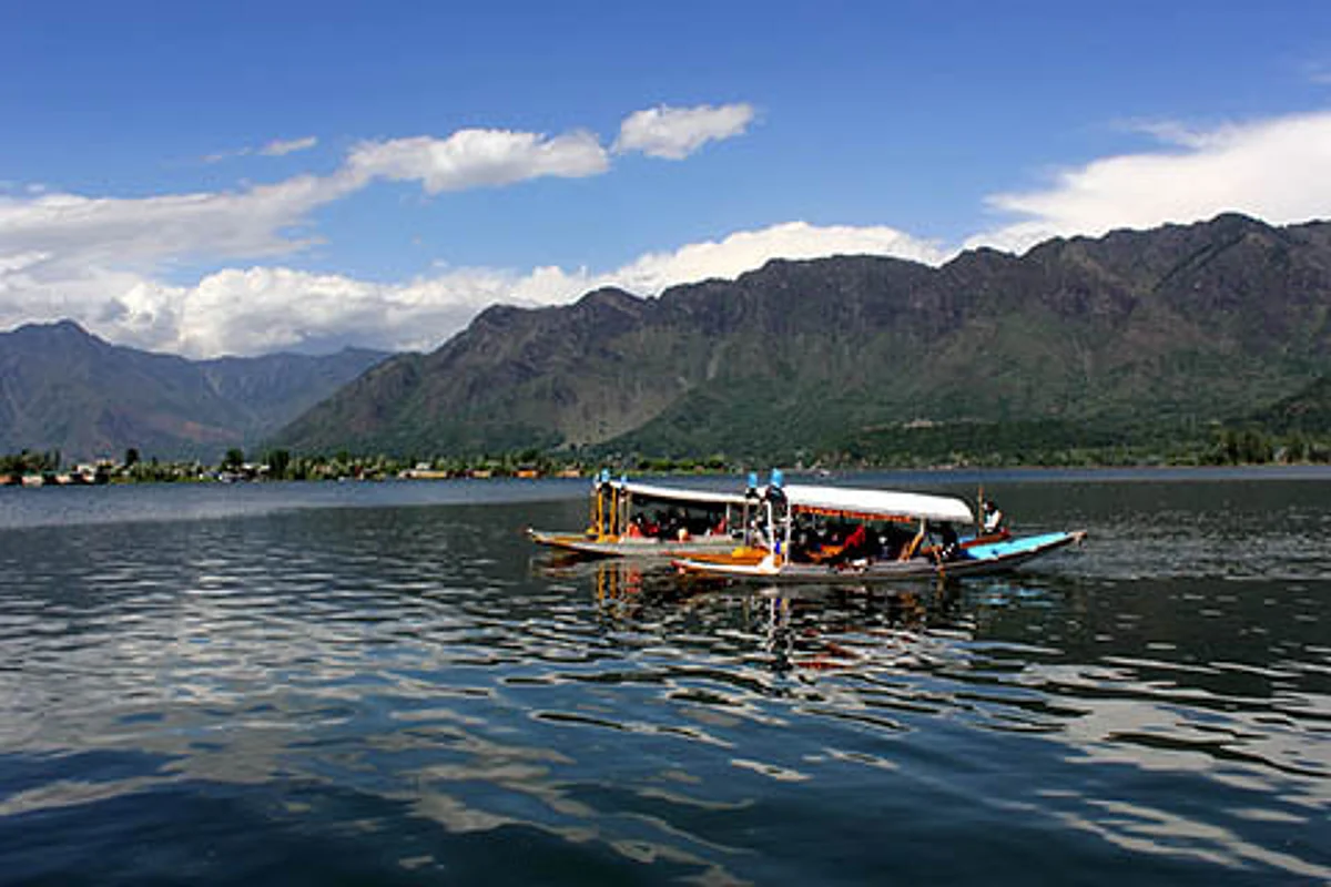 JK Tourism gets best destination awards at IITM