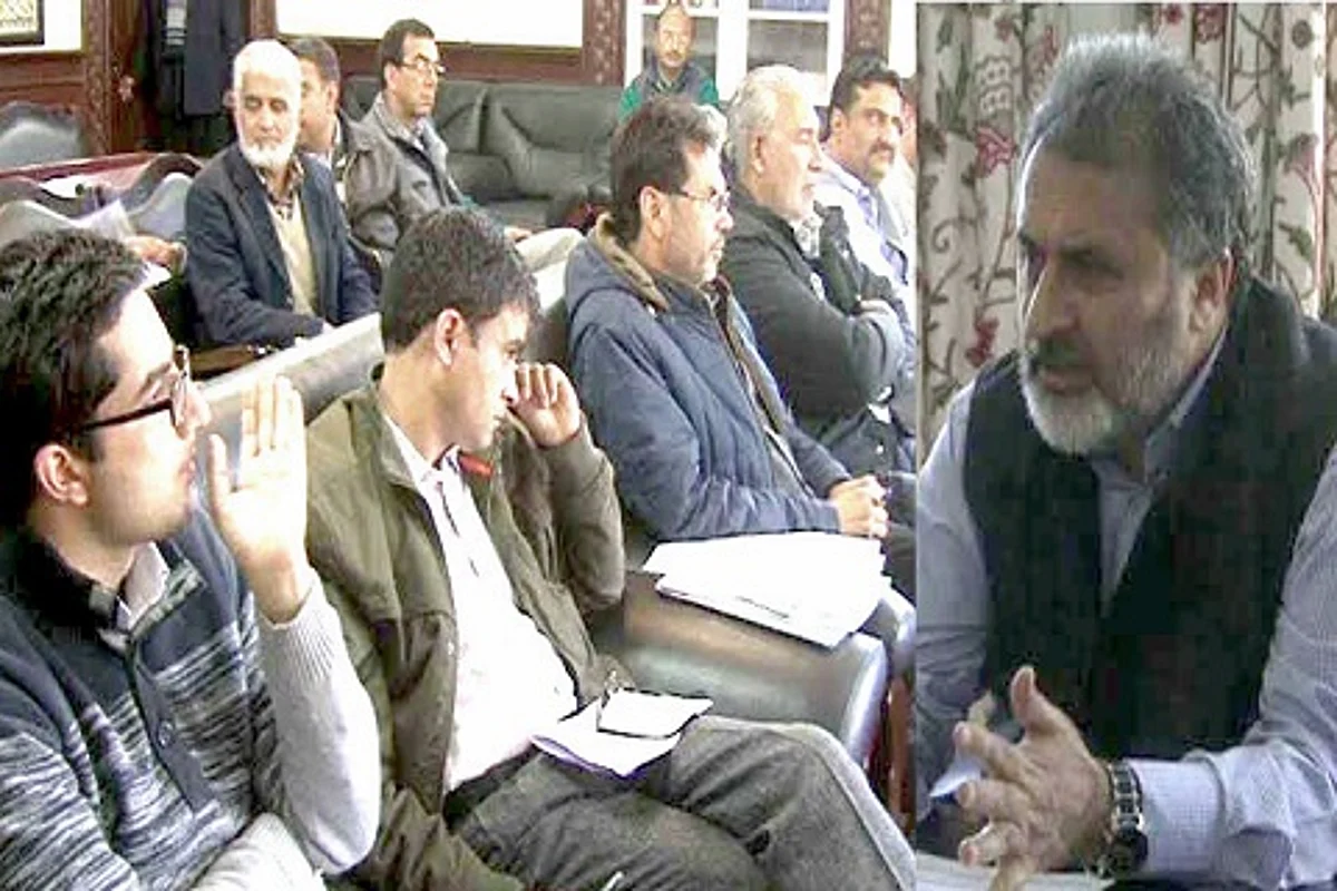 Govt mulls shifting of vendors from historic Jamia Masjid park