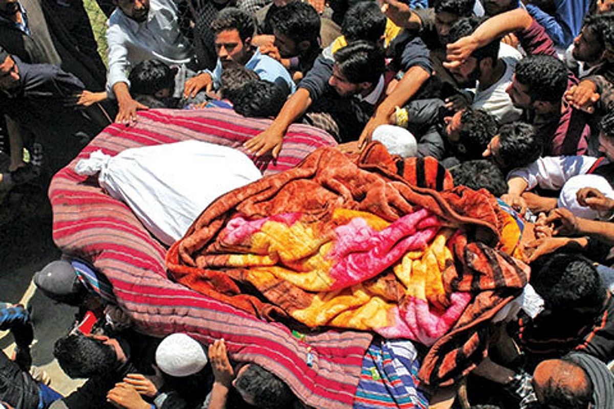 3 militants killed in Panzgam encounter