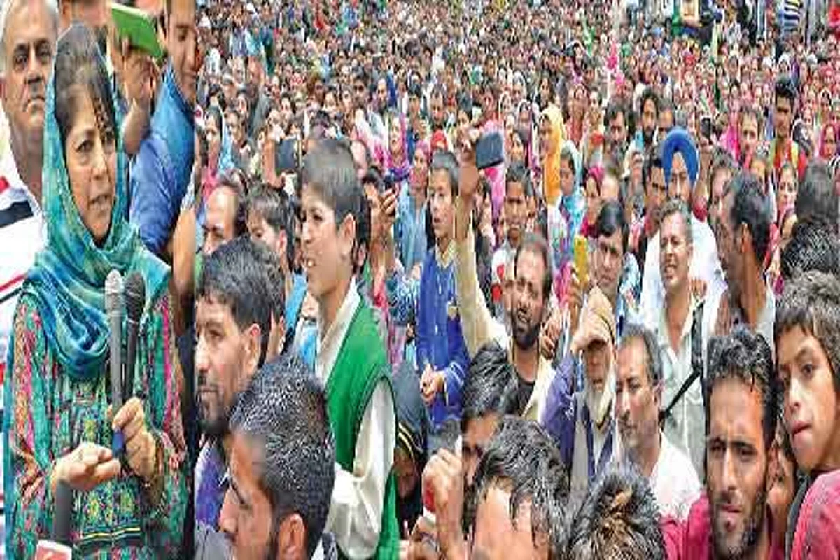 Mehbooba throws open Tosamaidan meadow for public