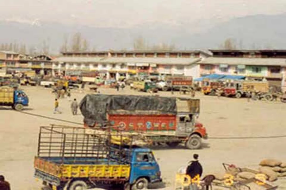 Shopian fruit mandi lacks basic facilities