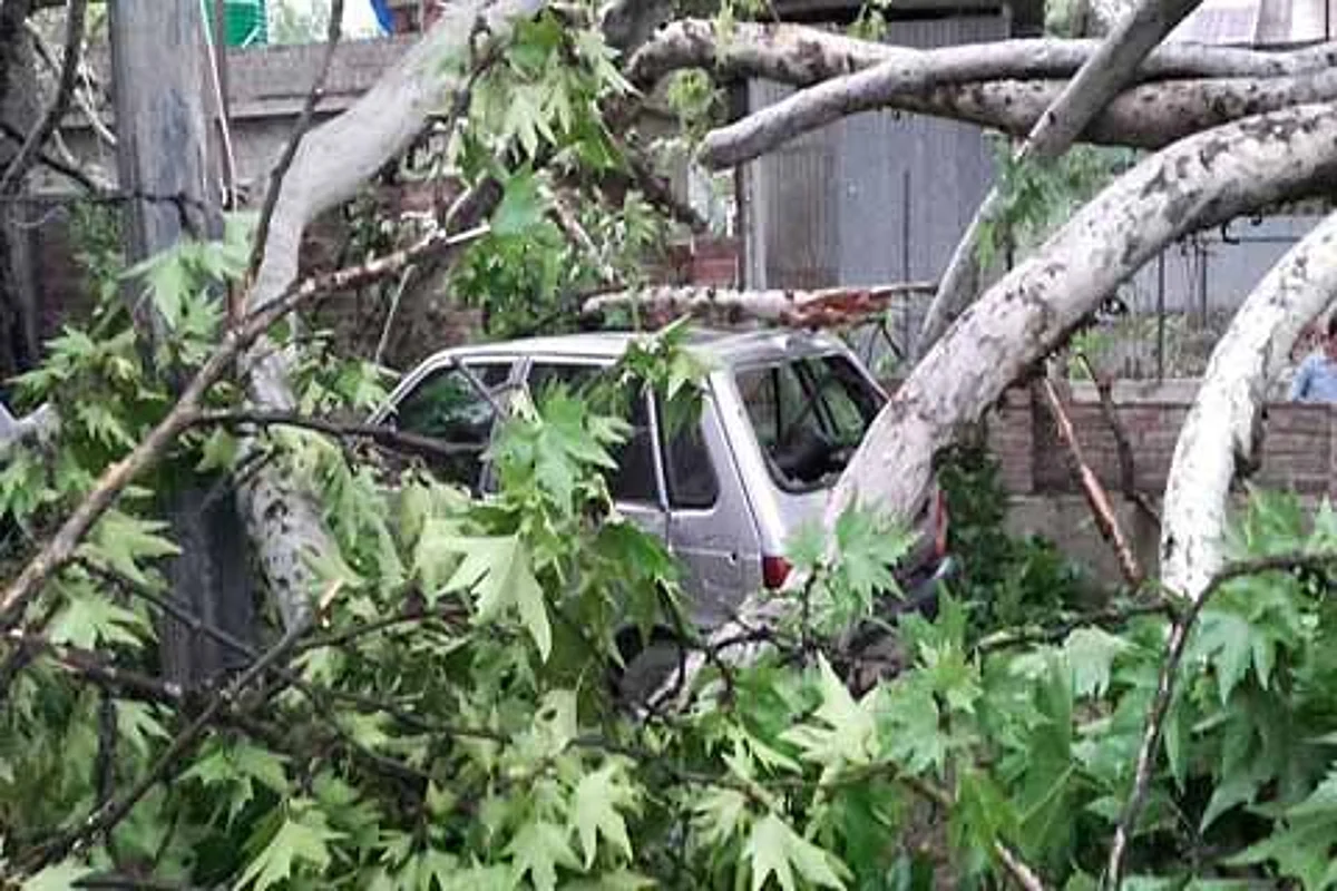 Woman killed in Anantnag, another injured in Ganderbal due to windstorm