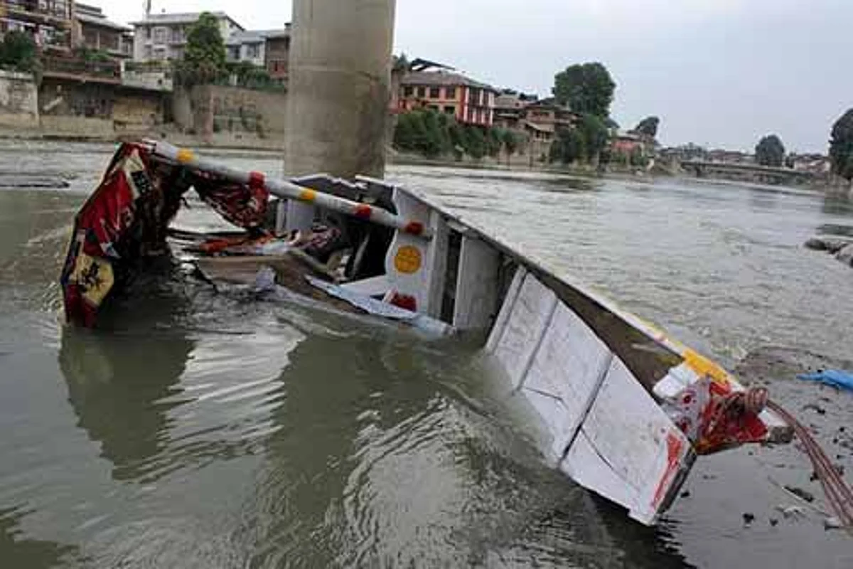 Man drowns after boat capsizes in Jhelum