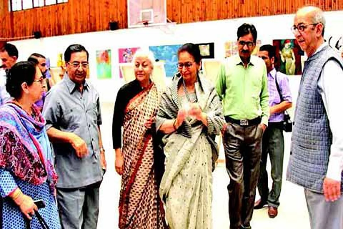 Usha Vohra inaugurates International Spring Art exhibition at DPS Athwajan