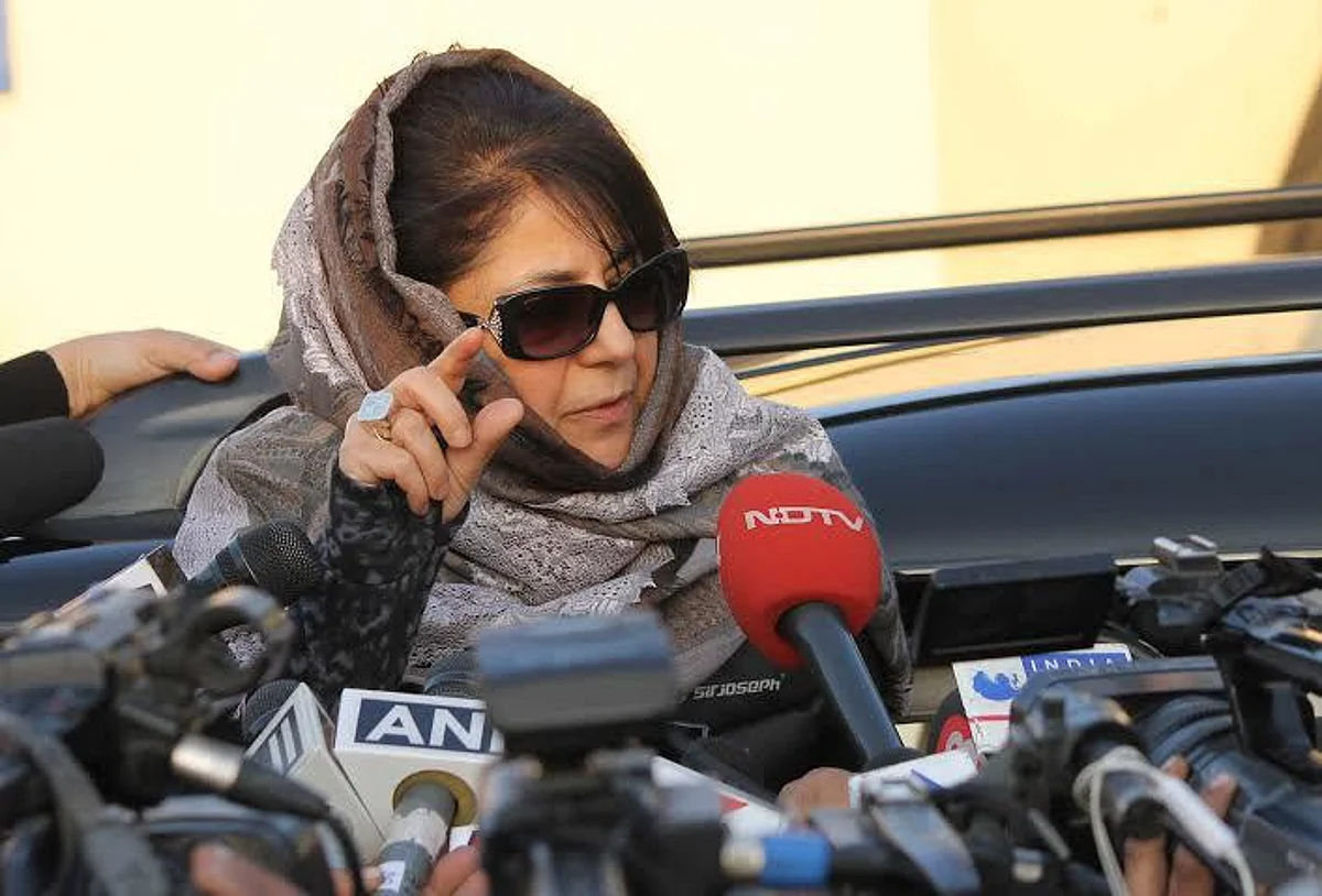 Mehbooba pulls up officials for ‘laxity’ on public issues