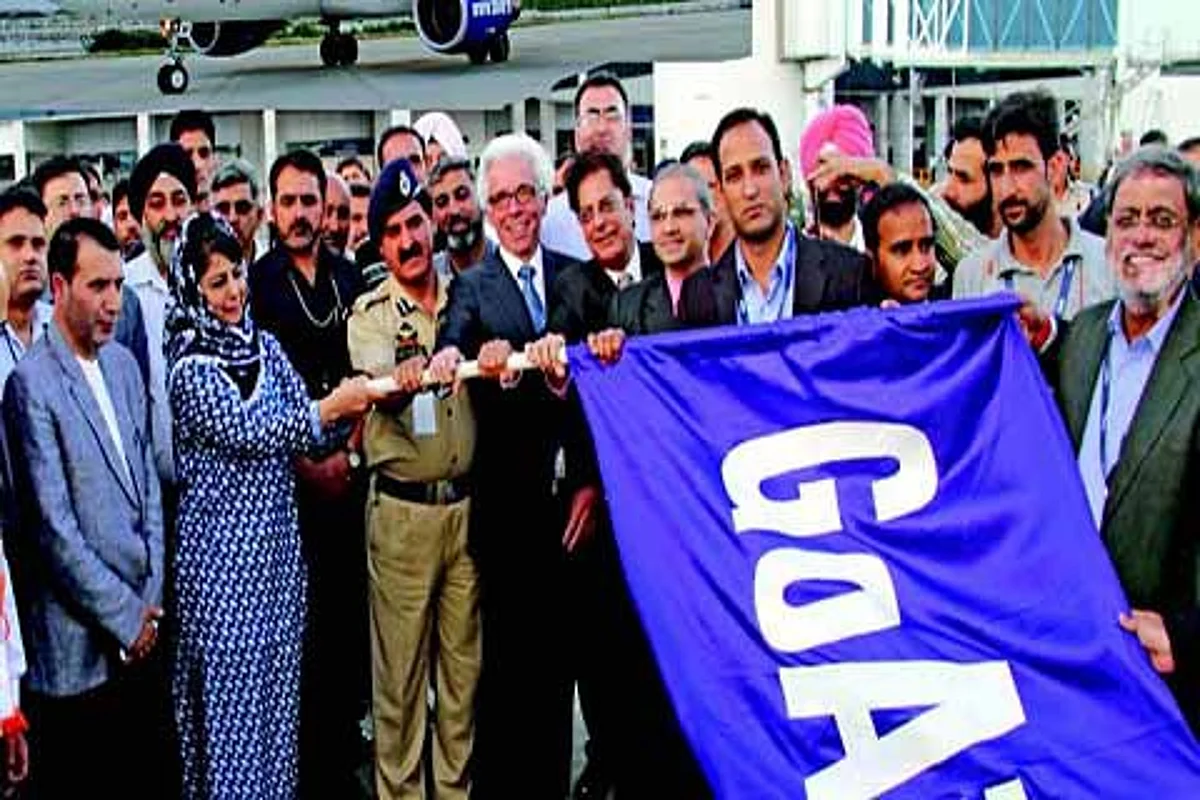 CM flags off 1st evening flight from Srinagar Airport