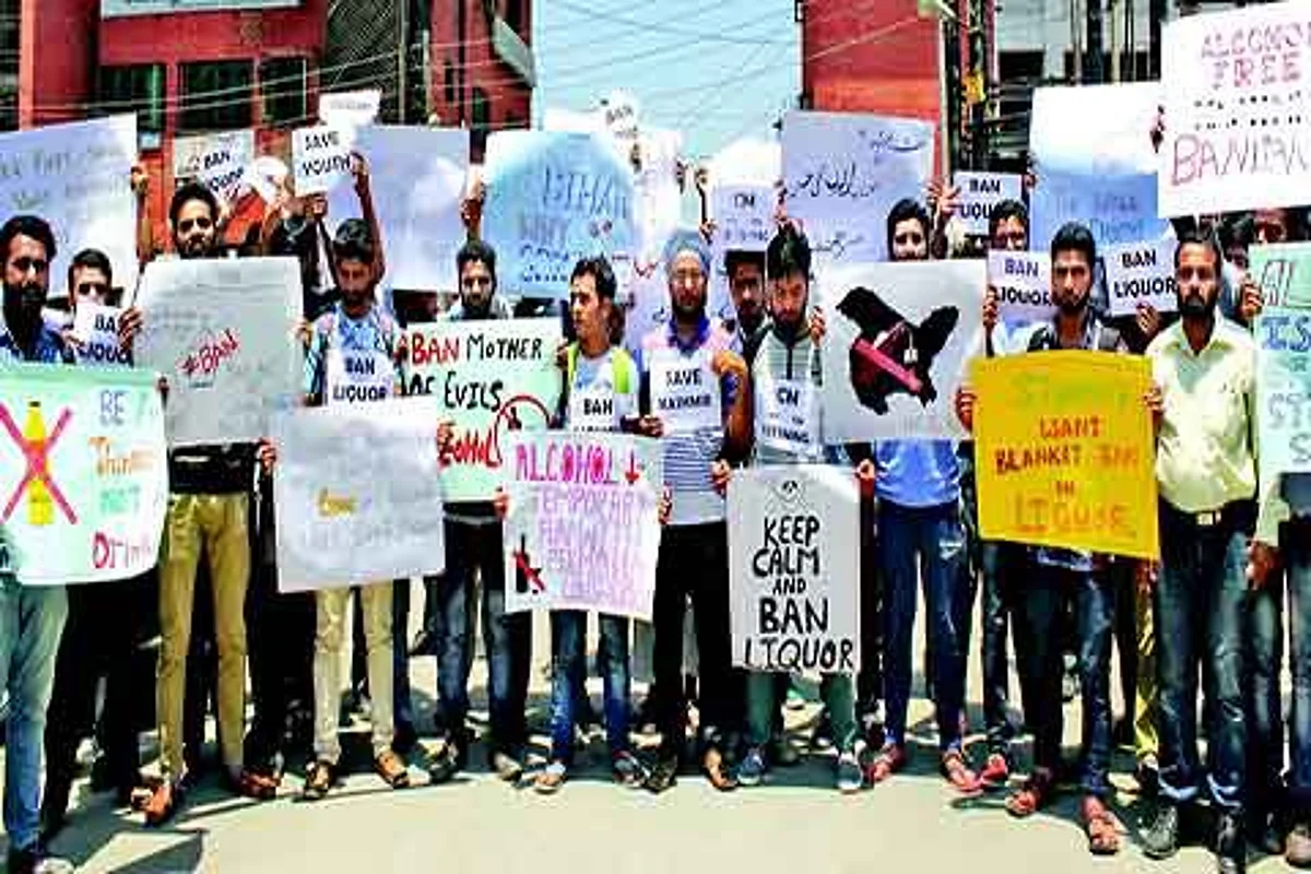 Students hold sit-in, demand ban on liquor