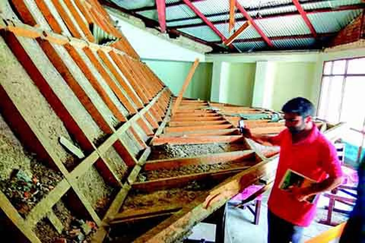 Ceiling collapses at KU’s Economics deptt, students injured