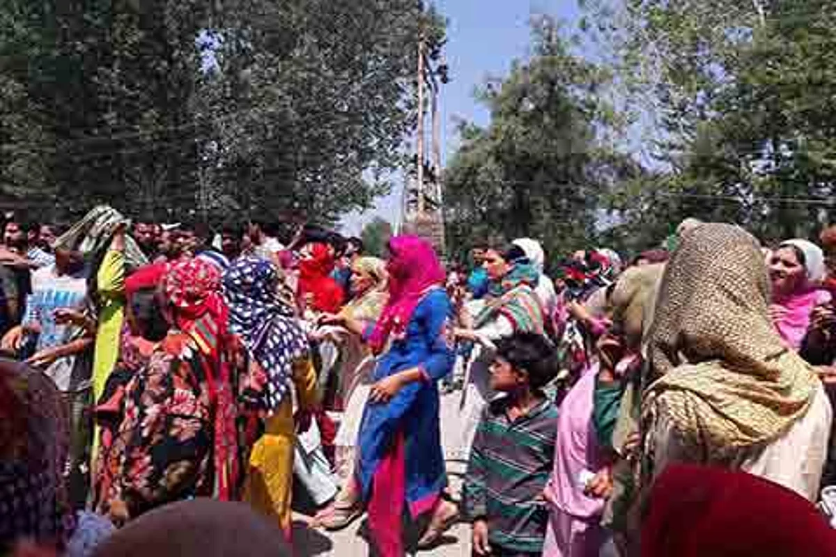 Force personnel go berserk in Kulgam village, beat up locals, ransack houses
