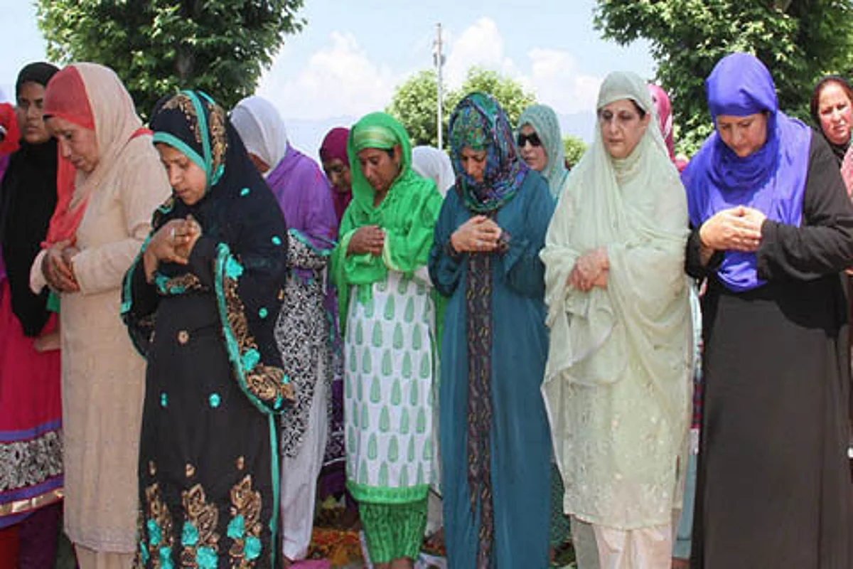 Chief Minister greets people on Shab-e-Qadr