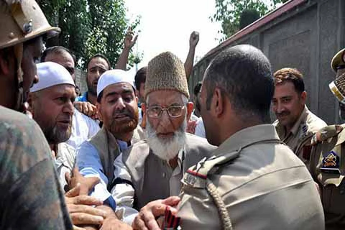 Geelani defies curfew, detained